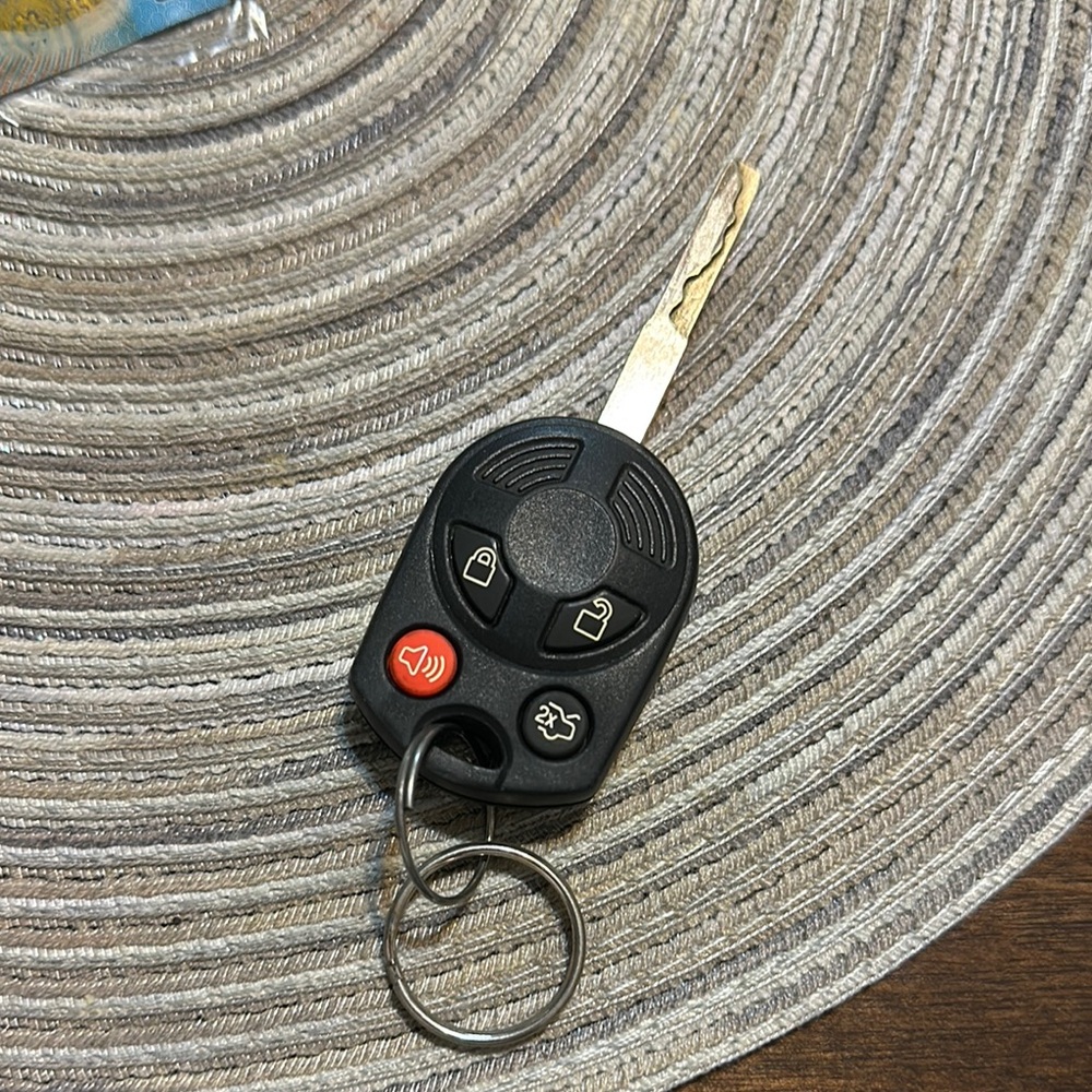 2014 Ford Focus Fob Car Key with Black Remote and Red Button